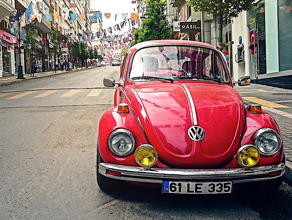JigsawPuzzle's design:Red Volkswagen Beetle