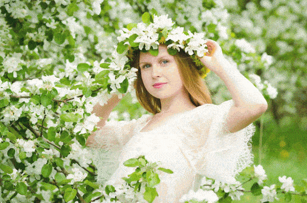 JigsawPuzzle's design:Girl with Flower Crown Sliding Sideways
