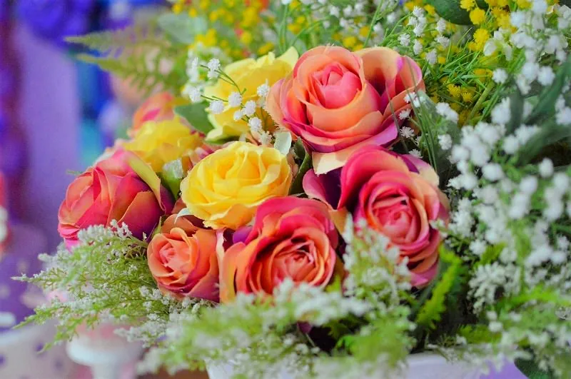 ジグソーパズルのヒント：薔薇のフラワーアレンジメント