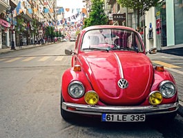 Free Online Jigsaw Puzzle:Red Volkswagen Beetle