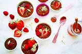 無料ジグソーパズルゲーム「チョコレートにイチゴを添えて」