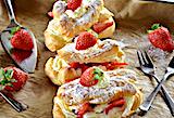 Free Online Jigsaw Puzzle:Strawberry & Cream-filled